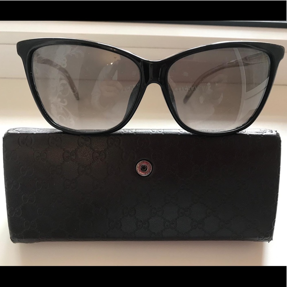 Gucci sunglasses 🕶